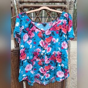 Torrid Blue and Pink Boxy Short Sleeve Blouse🌼🌺🌸🌻🌷🪻⚘️🪷🥀🌹